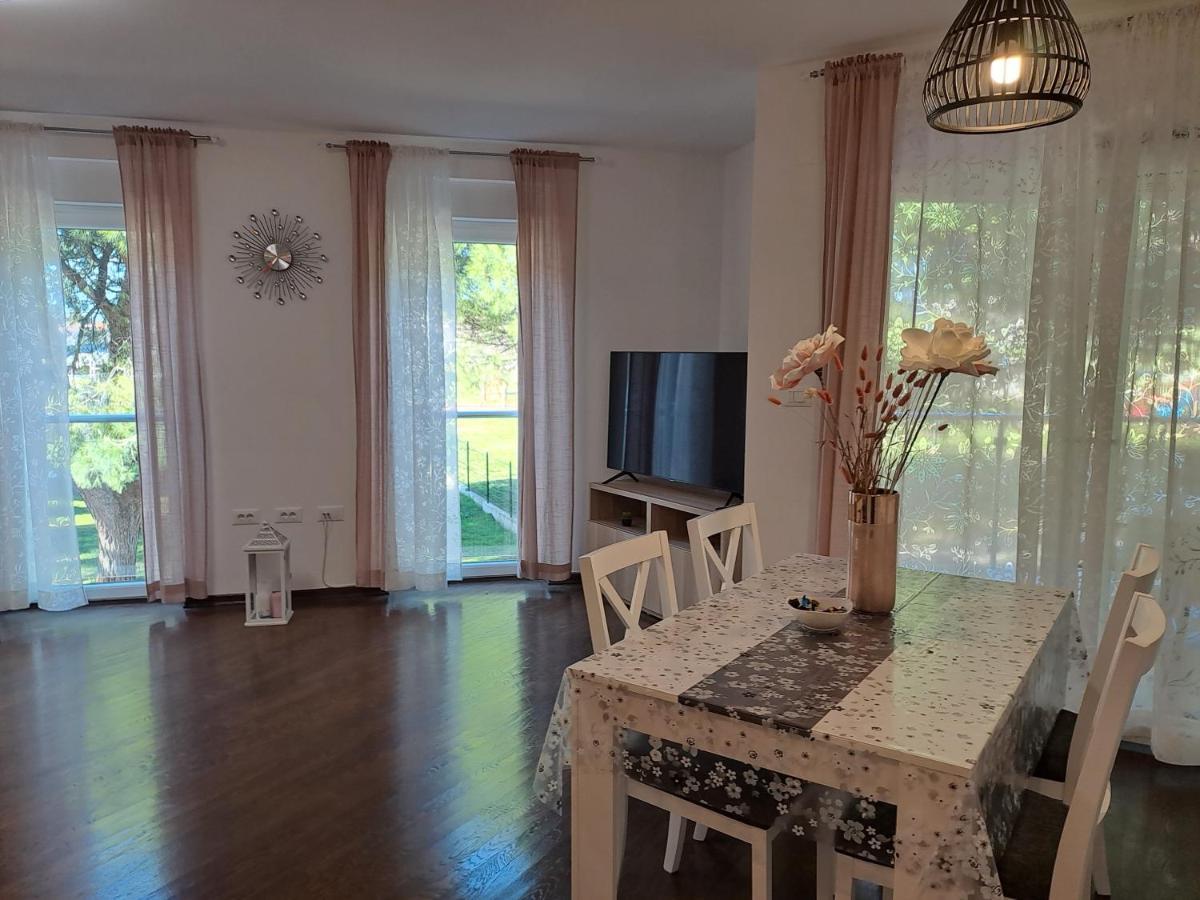 Apart Centar Umag Edda Joakima Rakovca 7 E 52470-อูมัค ภายนอก รูปภาพ